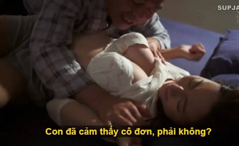 Nhìn con trai mải miết lao đầu vào việc, khiến vợ nó cô quạnh lẻ loi, ông bố chồng nổi hứng liều lĩnh đè ra địt con dâu.